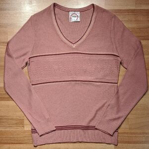 Vintage Paris Star Pink V-Neck Sweater with Knit Texture